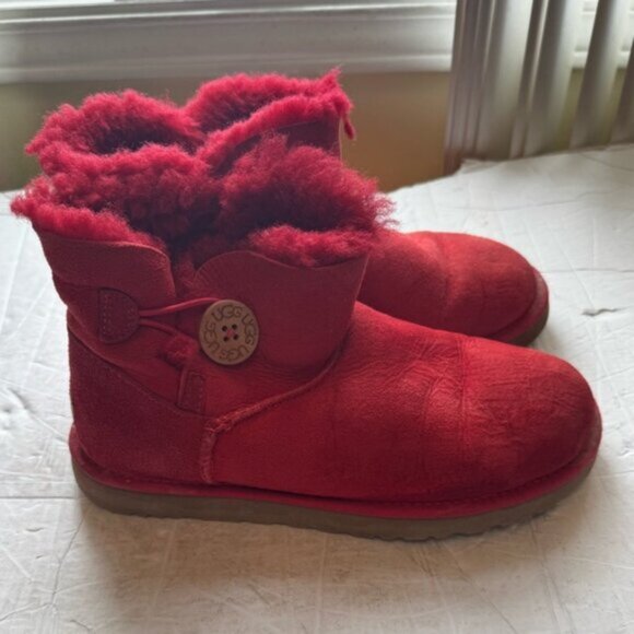 UGG Mini Bailey Button Shearling Short Boots Fur  Red Leather 8 Winter Cozy Warm - Picture 2 of 14